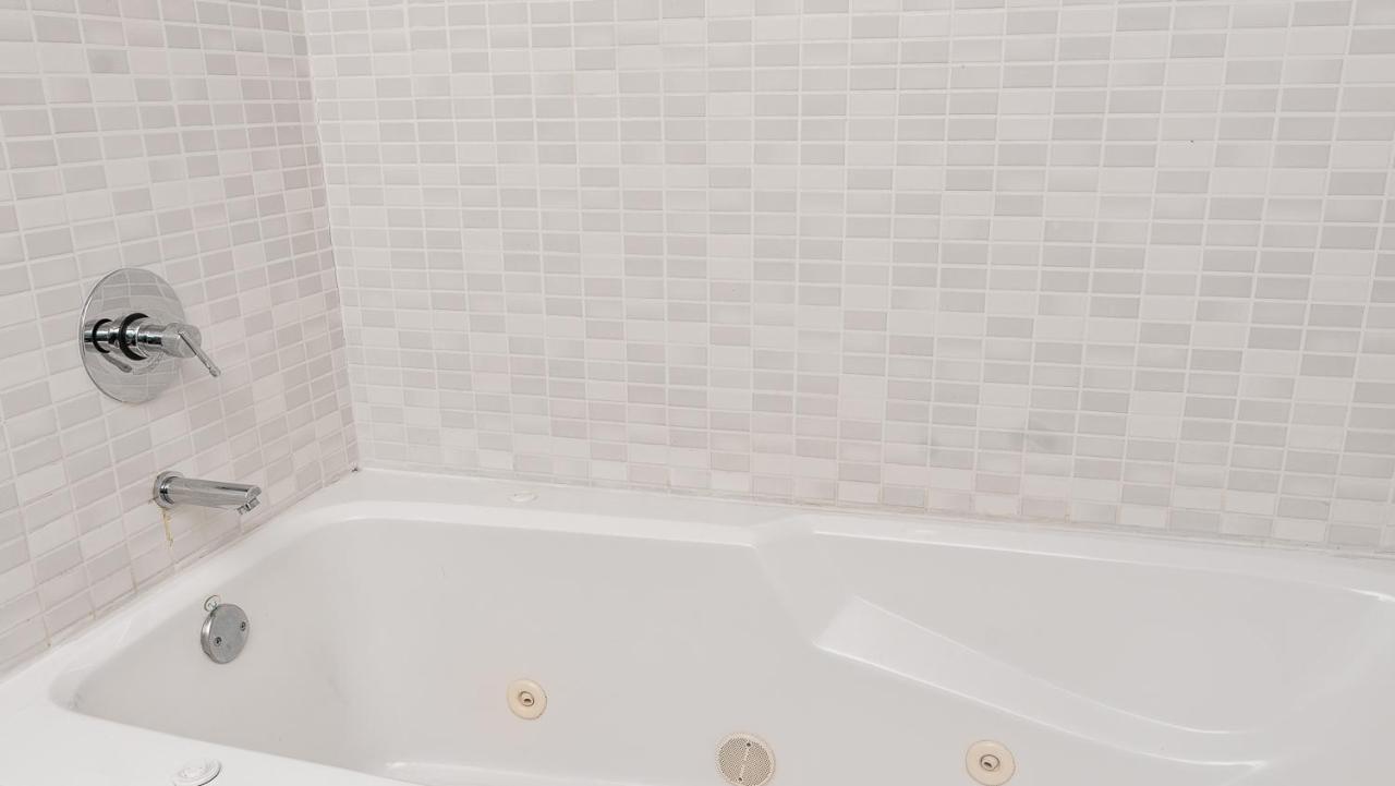 Modern Private Studio - King Bed, Jacuzzi, Balcony And Pool Aparthotel Miami Exteriör bild