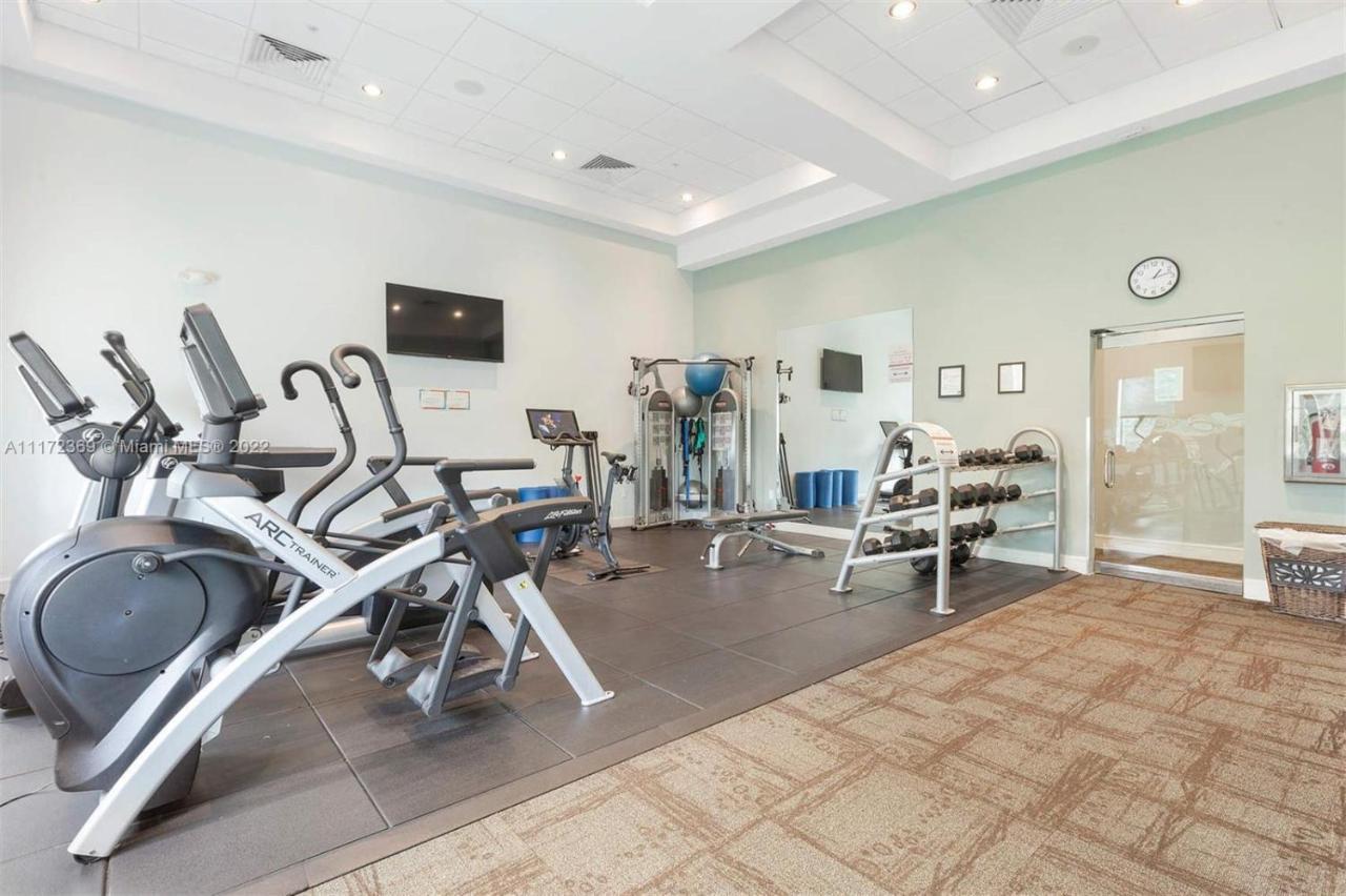 Modern Private Studio - King Bed, Jacuzzi, Balcony And Pool Aparthotel Miami Exteriör bild